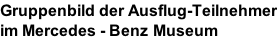 Gruppenbild der Ausflug-Teilnehmer im Mercedes - Benz Museum
